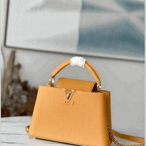 Meet your Posher, Quinn